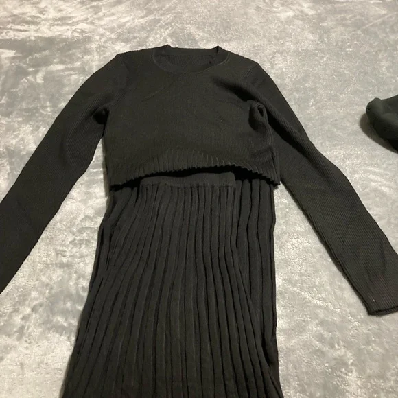 NWOTS Ladies Sweater & Skirt Set - Picture 7 of 13